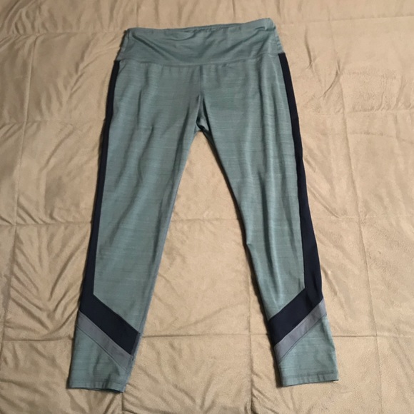 EUC Reebok capris XL - Picture 2 of 8